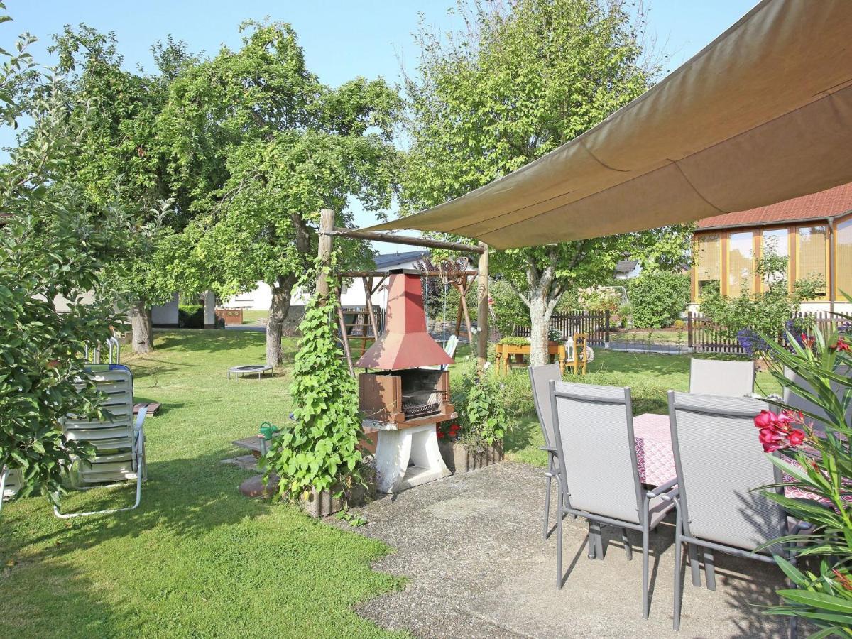 Apartment With Terrace And Pool In The Garden Pracht Eksteriør billede