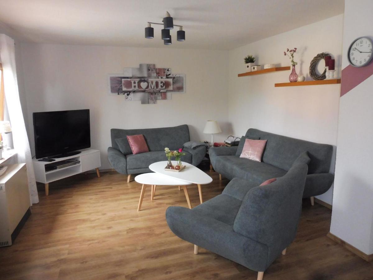Apartment With Terrace And Pool In The Garden Pracht Eksteriør billede